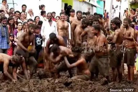 外國博主勇闖印度潑糞節落荒而逃 潑糞節是哪個國家的風俗 3